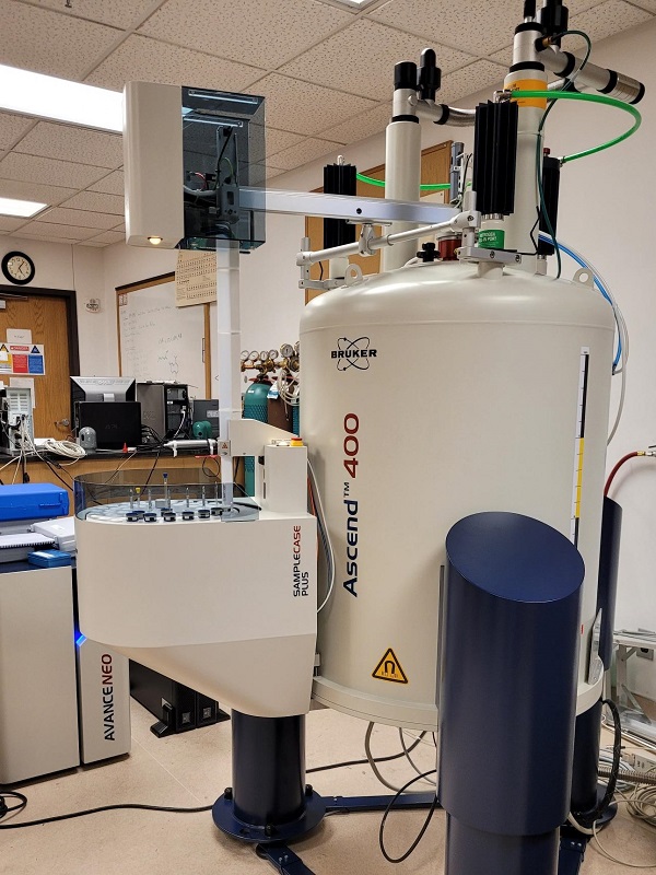 Bruker AVANCE NEO 400 MHz NMR w Sample Case